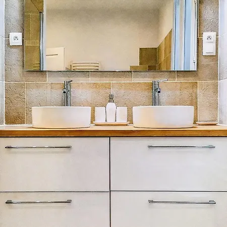 Superb Haussmanian Apt Balcony Near Montmartre * Parigi