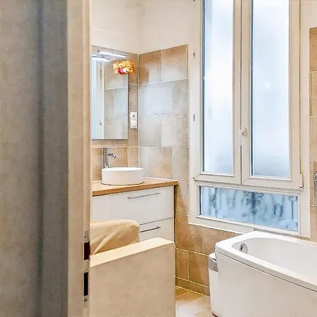 Superb Haussmanian Apt Balcony Near Montmartre * Parigi